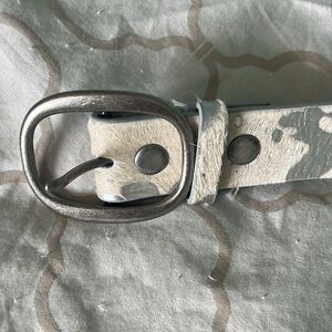White and silver paint splatter leather belt. Medium
